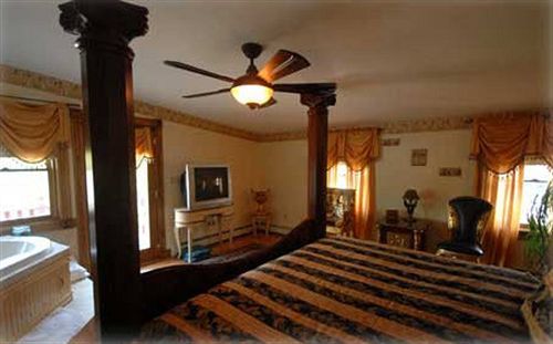 The Lion And The Rose Bed & Breakfast Whitefield Εξωτερικό φωτογραφία