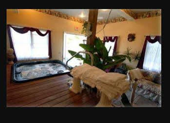 The Lion And The Rose Bed & Breakfast Whitefield Εξωτερικό φωτογραφία